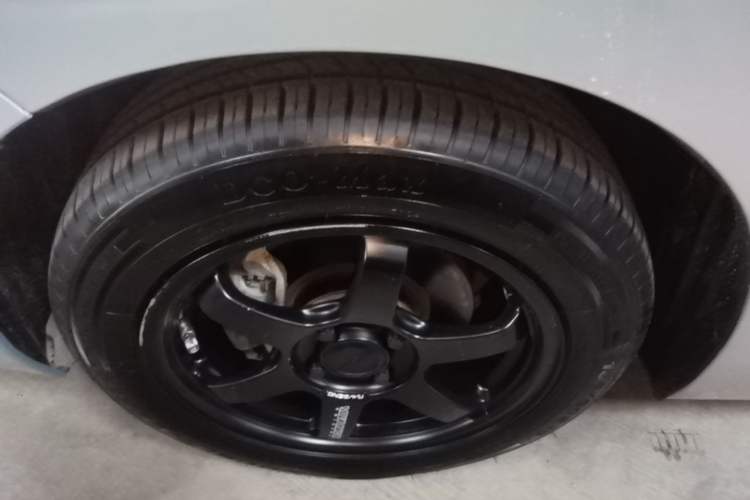 Used Honda Fit 2014 1.5L LX CVT Comfort Model Left Front Wheel Hub