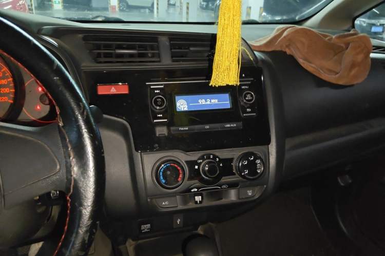 Used Honda Fit 2014 1.5L LX CVT Comfort Model Audio And AC Panel