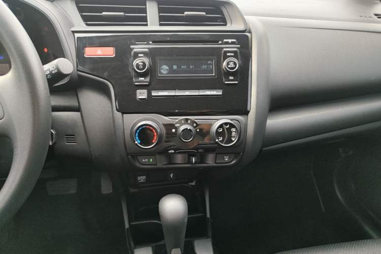 Used Honda Fit 2014 1.5L LX CVT Comfort Model Audio And AC Panel