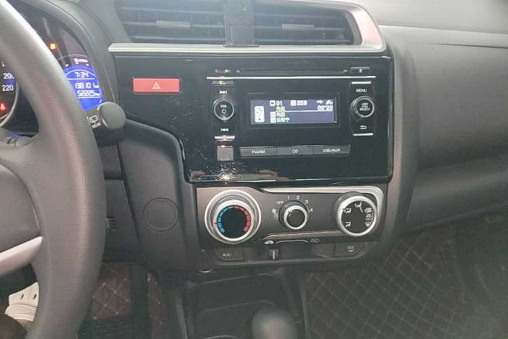 Used Honda Fit 2014 1.5L SE CVT Fashion Model Audio And AC Panel