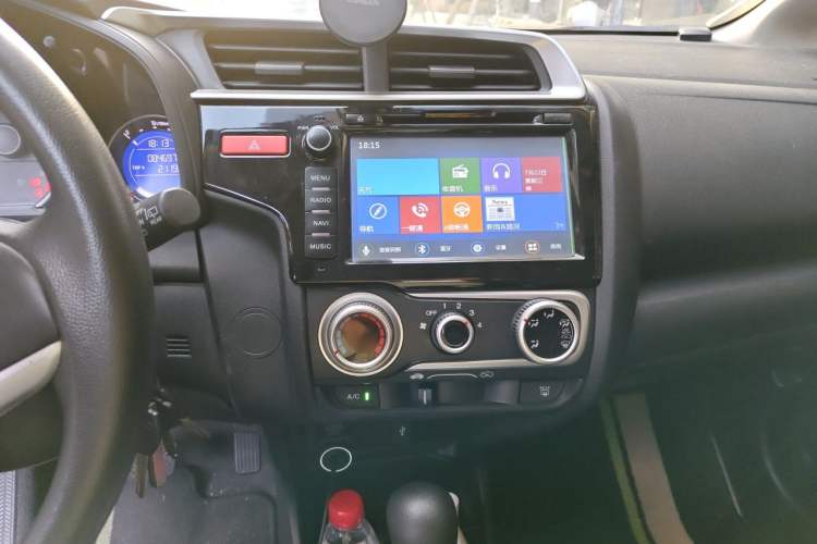 Used Honda Fit 2014 1.5L SE CVT Fashion Model Audio And AC Panel