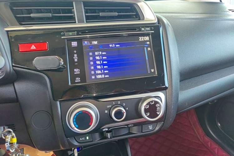 Used Honda Fit 2014 1.5L SE CVT Fashion Model Audio And AC Panel