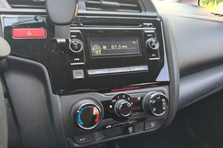 Used Honda Fit 2014 1.5L LX CVT Comfort Model Audio And AC Panel