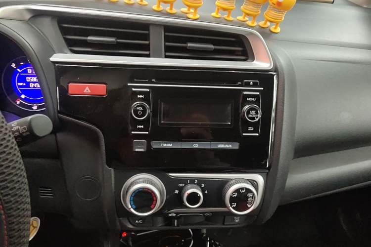 Used Honda Fit 2014 1.5L SE CVT Fashion Model Audio And AC Panel