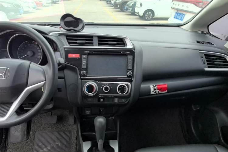 Used Honda Fit 2014 1.5L SE CVT Fashion Model Audio And AC Panel
