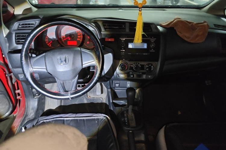 Used Honda Fit 2014 1.5L LX CVT Comfort Model Center Console