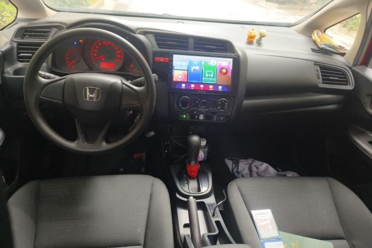 Used Honda Fit 2014 1.5L LX CVT Comfort Model Center Console