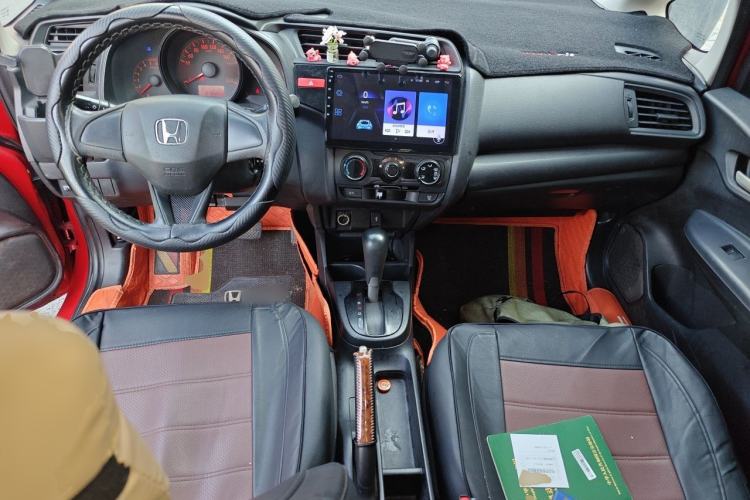 Used Honda Fit 2014 1.5L LX CVT Comfort Model Center Console