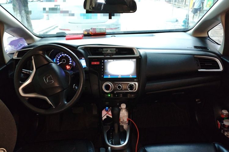 Used Honda Fit 2014 1.5L SE CVT Fashion Model Center Console