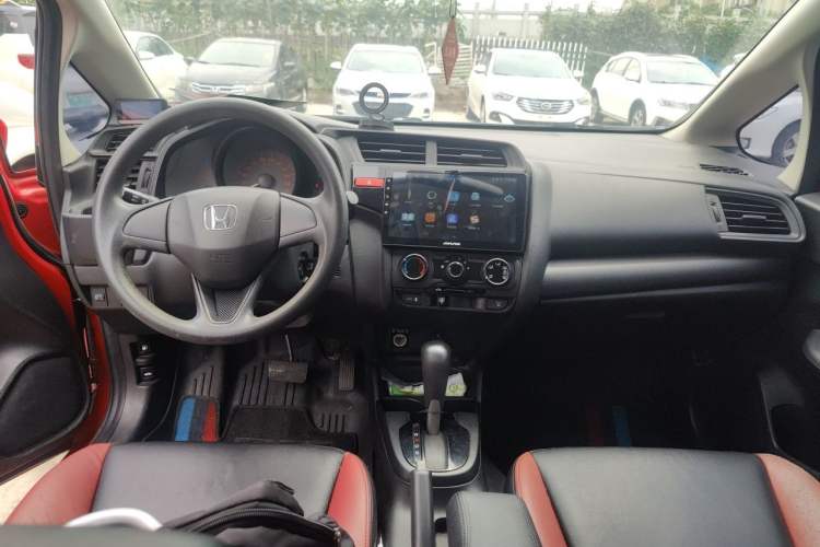 Used Honda Fit 2014 1.5L LX CVT Comfort Model Center Console