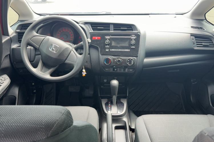 Used Honda Fit 2014 1.5L LX CVT Comfort Model Center Console