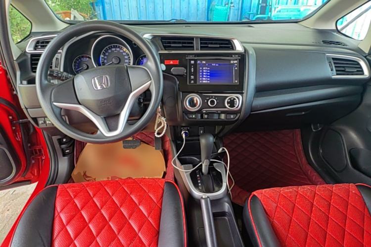 Used Honda Fit 2014 1.5L SE CVT Fashion Model Center Console