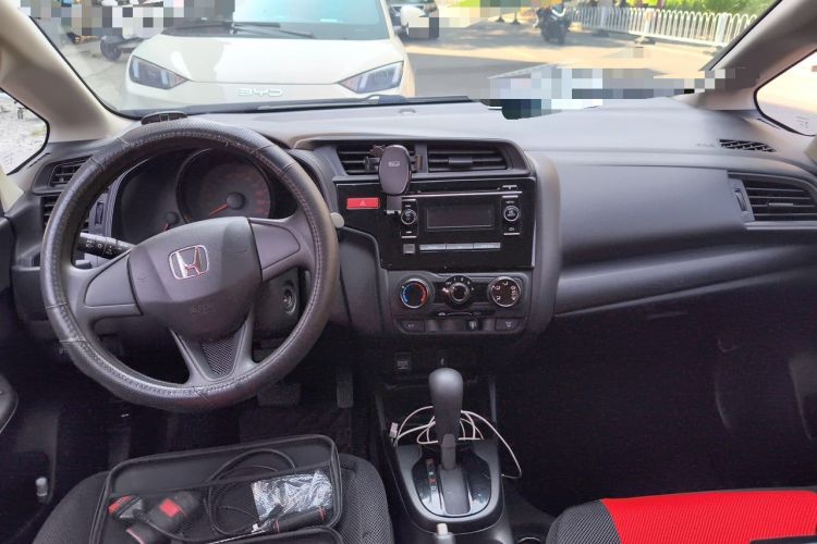 Used Honda Fit 2014 1.5L LX CVT Comfort Model Center Console