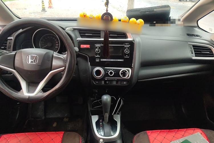 Used Honda Fit 2014 1.5L SE CVT Fashion Model Center Console
