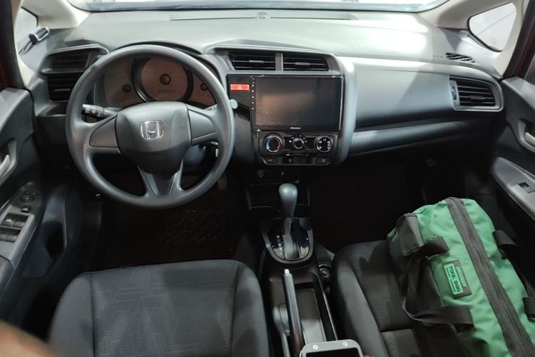 Used Honda Fit 2014 1.5L LX CVT Comfort Model Center Console