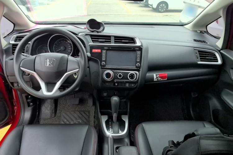 Used Honda Fit 2014 1.5L SE CVT Fashion Model Center Console