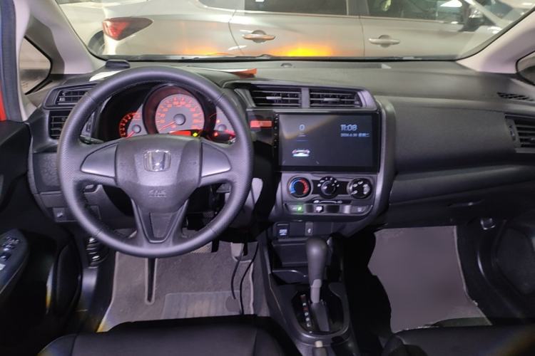 Used Honda Fit 2014 1.5L LX CVT Comfort Model Center Console