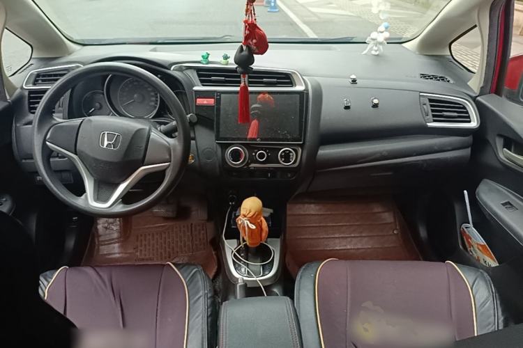Used Honda Fit 2014 1.5L SE CVT Fashion Model Center Console