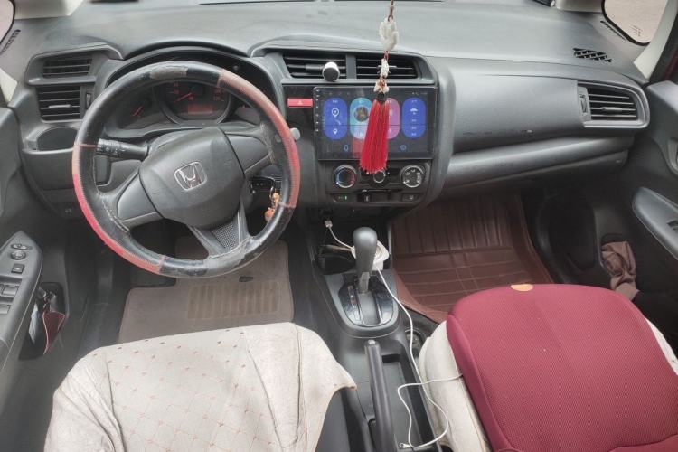 Used Honda Fit 2014 1.5L LX CVT Comfort Model Center Console
