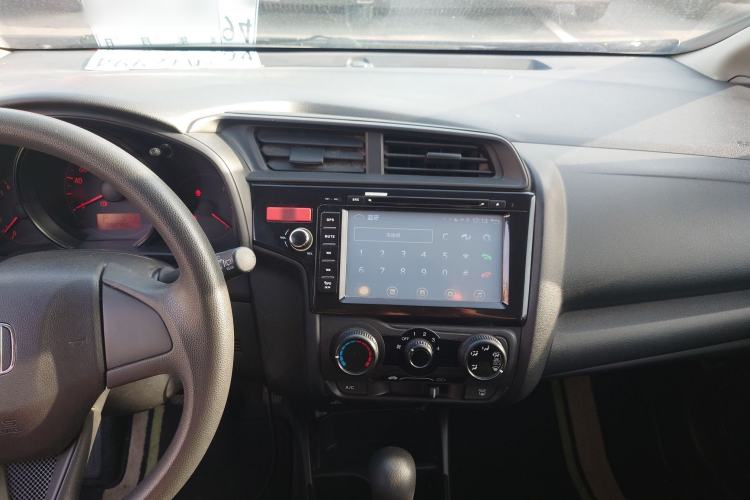 Used Honda Fit 2014 1.5L LX CVT Comfort Model Center Console