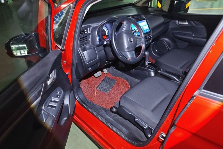 Used Honda Fit 2014 1.5L LX CVT Comfort Model Driver Seat