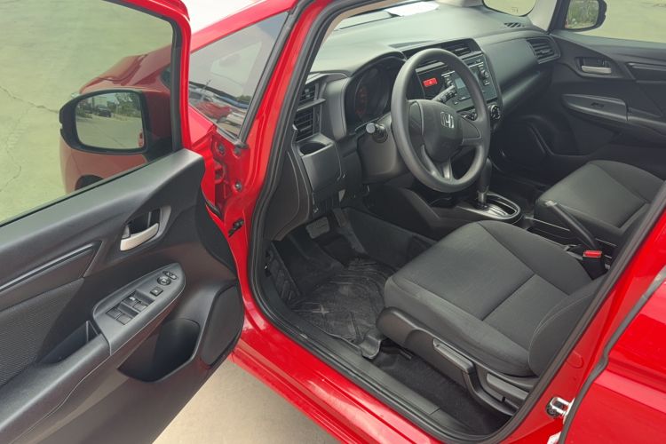 Used Honda Fit 2014 1.5L LX CVT Comfort Model Driver Seat