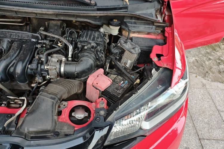 Used Honda Fit 2014 1.5L SE CVT Fashion Model Engine Bay Left