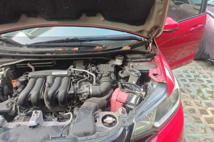 Used Honda Fit 2014 1.5L SE CVT Fashion Model Engine Bay Left