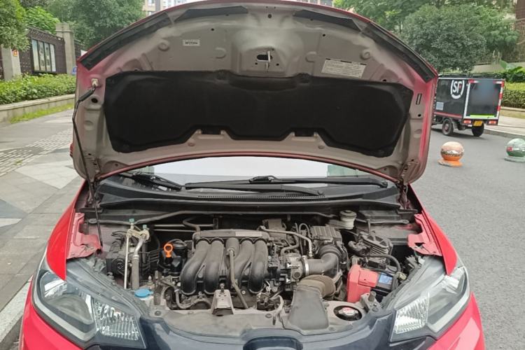 Used Honda Fit 2014 1.5L SE CVT Fashion Model Engine Bay
