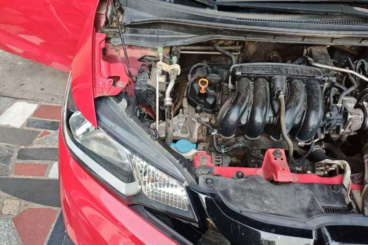 Used Honda Fit 2014 1.5L SE CVT Fashion Model Engine Bay Right