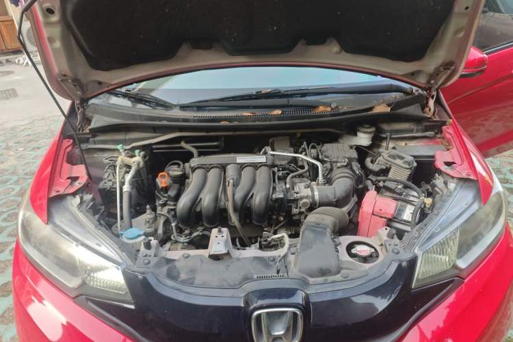 Used Honda Fit 2014 1.5L SE CVT Fashion Model Engine Bay
