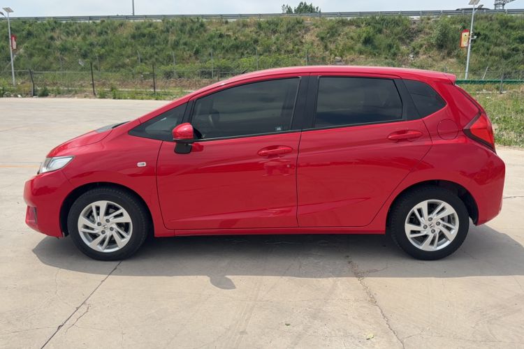 Used Honda Fit 2014 1.5L LX CVT Comfort Model Exterior 2