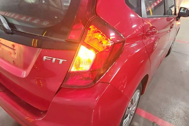 Used Honda Fit 2014 1.5L LX CVT Comfort Model Exterior 3