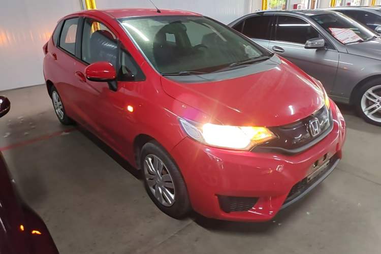 Used Honda Fit 2014 1.5L LX CVT Comfort Model Front Right 45 Deg