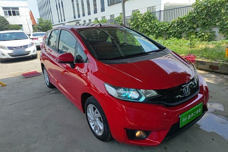 Used Honda Fit 2014 1.5L SE CVT Fashion Model Front Right 45 Deg