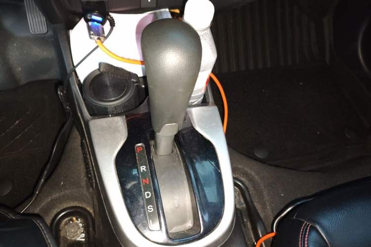 Used Honda Fit 2014 1.5L SE CVT Fashion Model Gear Lever