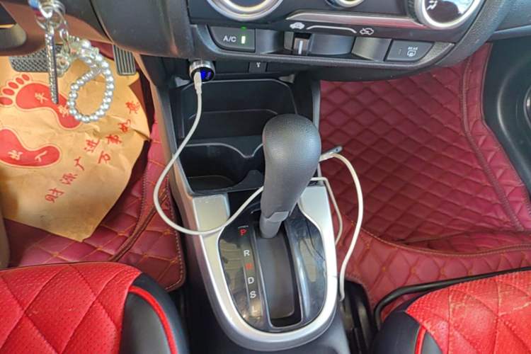 Used Honda Fit 2014 1.5L SE CVT Fashion Model Gear Lever