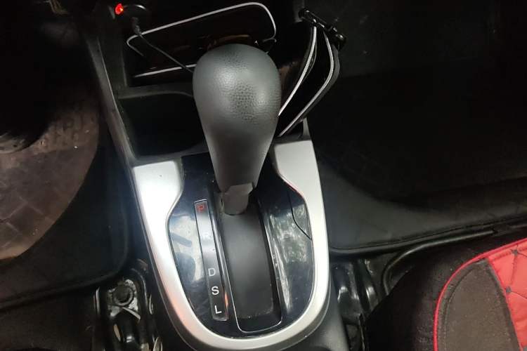 Used Honda Fit 2014 1.5L SE CVT Fashion Model Gear Lever