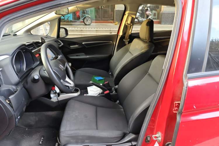 Used Honda Fit 2014 1.5L SE CVT Fashion Model Left Front Seat