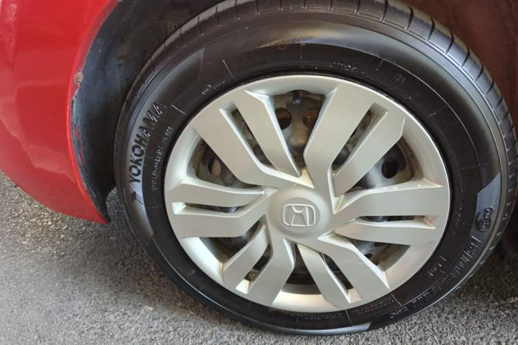 Used Honda Fit 2014 1.5L LX CVT Comfort Model Left Front Wheel Hub