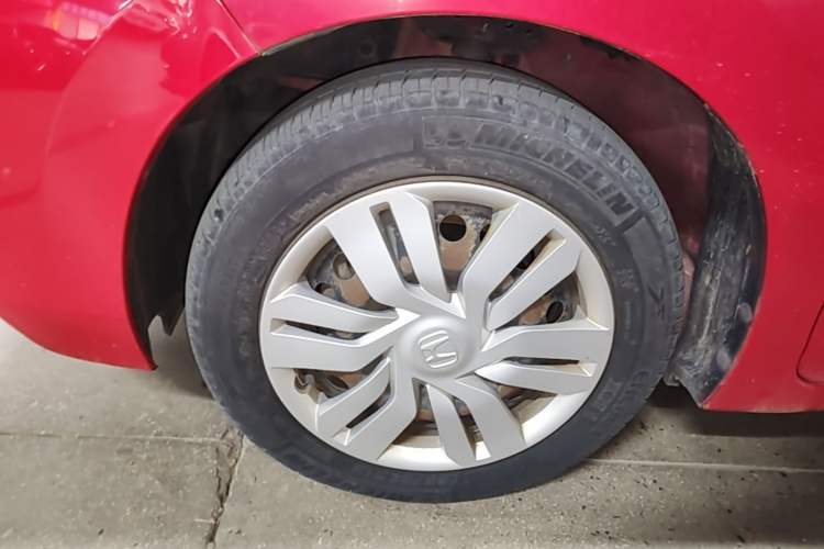 Used Honda Fit 2014 1.5L LX CVT Comfort Model Left Front Wheel Hub