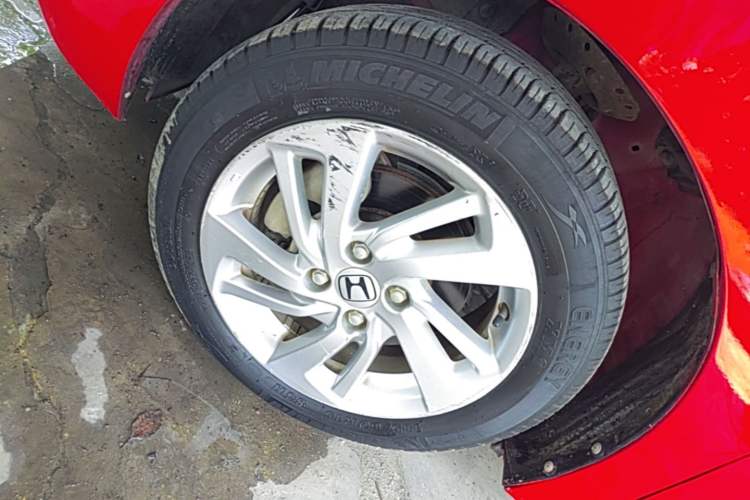 Used Honda Fit 2014 1.5L SE CVT Fashion Model Left Front Wheel Hub