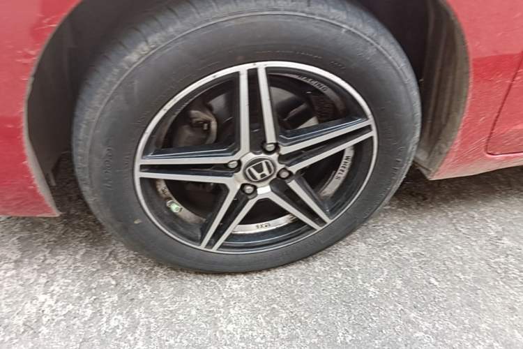 Used Honda Fit 2014 1.5L LX CVT Comfort Model Left Front Wheel Hub