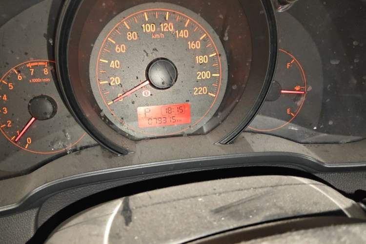 Used Honda Fit 2014 1.5L LX CVT Comfort Model Odometer Close Up