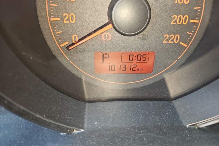 Used Honda Fit 2014 1.5L LX CVT Comfort Model Odometer Close Up