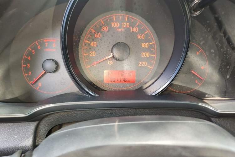 Used Honda Fit 2014 1.5L LX CVT Comfort Model Odometer Close Up