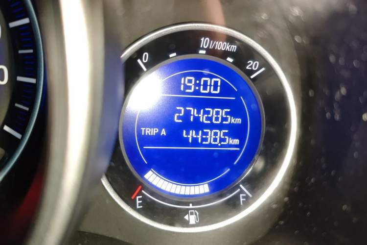 Used Honda Fit 2014 1.5L SE CVT Fashion Model Odometer Close Up