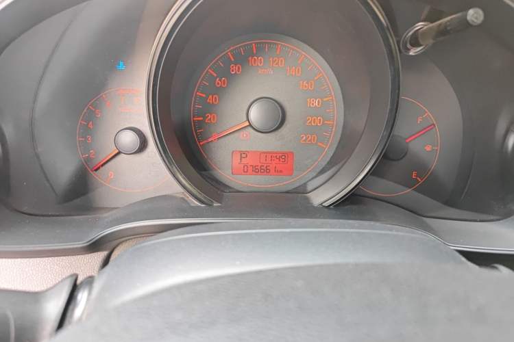 Used Honda Fit 2014 1.5L LX CVT Comfort Model Odometer Close Up