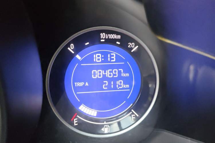 Used Honda Fit 2014 1.5L SE CVT Fashion Model Odometer Close Up