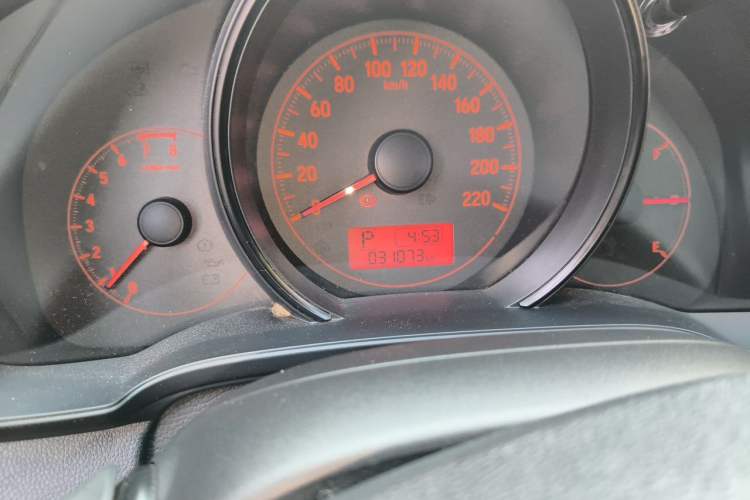 Used Honda Fit 2014 1.5L LX CVT Comfort Model Odometer Close Up